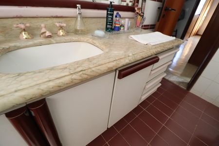 Apartamento para alugar com 204m², 4 quartos e 2 vagasBanheiro Social