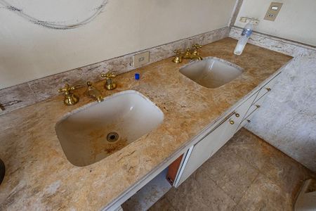 Apartamento à venda com 278m², 4 quartos e 3 vagas Apartamento à venda com 278m², 4 quartos e 3 vagasSuíte 1 - Banheiro