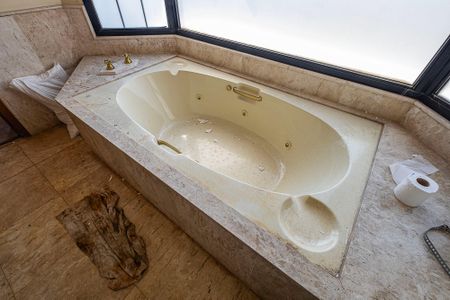 Apartamento à venda com 278m², 4 quartos e 3 vagas Apartamento à venda com 278m², 4 quartos e 3 vagasSuíte 1 - Banheiro