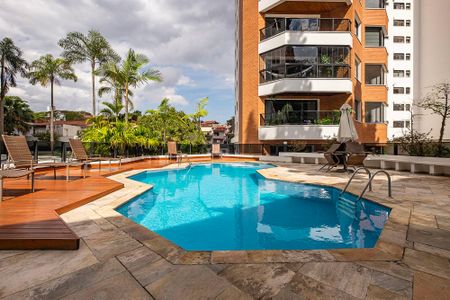 Apartamento à venda com 278m², 4 quartos e 3 vagas Apartamento à venda com 278m², 4 quartos e 3 vagasPiscina