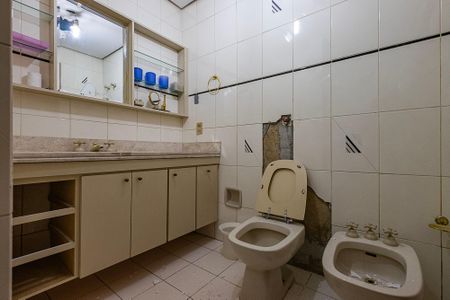 Apartamento à venda com 278m², 4 quartos e 3 vagas Apartamento à venda com 278m², 4 quartos e 3 vagasSuíte 3 - Banheiro