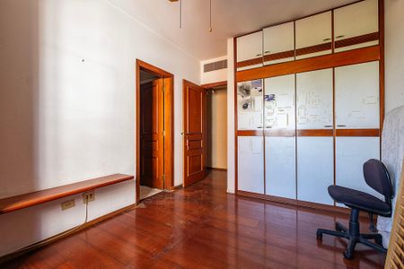 Apartamento à venda com 278m², 4 quartos e 3 vagas Apartamento à venda com 278m², 4 quartos e 3 vagasSuíte 3