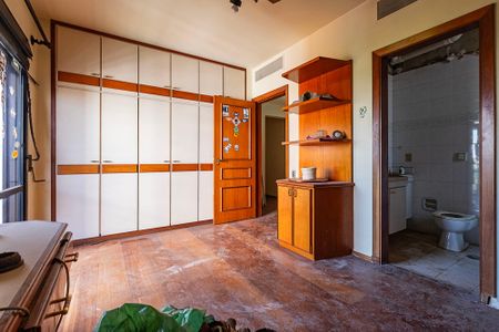 Apartamento à venda com 278m², 4 quartos e 3 vagas Apartamento à venda com 278m², 4 quartos e 3 vagasSuíte 2