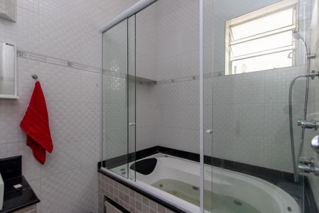 Casa de condomínio à venda com 353m², 3 quartos e 2 vagas Casa de condomínio à venda com 353m², 3 quartos e 2 vagasBanheiro da Suíte