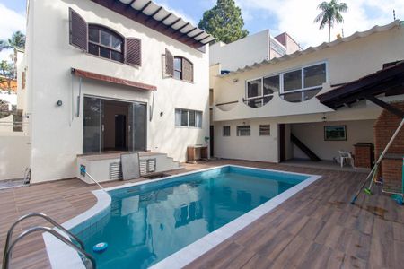 Casa de condomínio à venda com 353m², 3 quartos e 2 vagas Casa de condomínio à venda com 353m², 3 quartos e 2 vagasPiscina