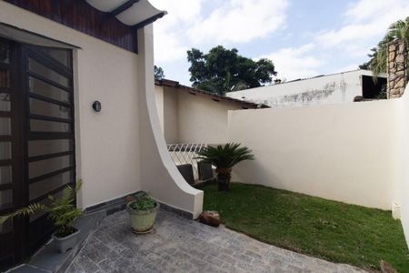 Casa de condomínio à venda com 353m², 3 quartos e 2 vagas Casa de condomínio à venda com 353m², 3 quartos e 2 vagasQuintal