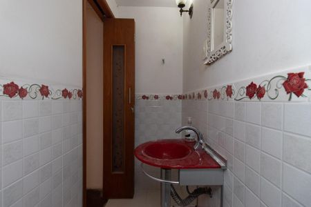 Casa de condomínio à venda com 353m², 3 quartos e 2 vagas Casa de condomínio à venda com 353m², 3 quartos e 2 vagasLavabo