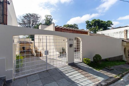 Casa de condomínio à venda com 353m², 3 quartos e 2 vagas Casa de condomínio à venda com 353m², 3 quartos e 2 vagasFachada da Casa