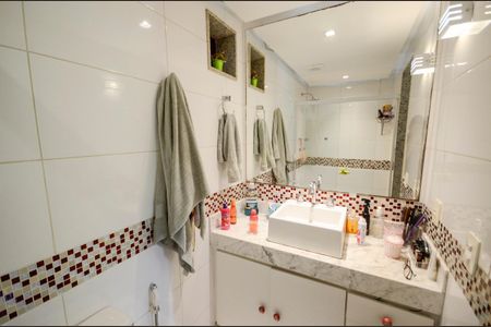 Apartamento à venda com 83m², 2 quartos e 1 vagaBanheiro da Suíte