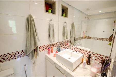 Apartamento à venda com 83m², 2 quartos e 1 vagaBanheiro da Suíte