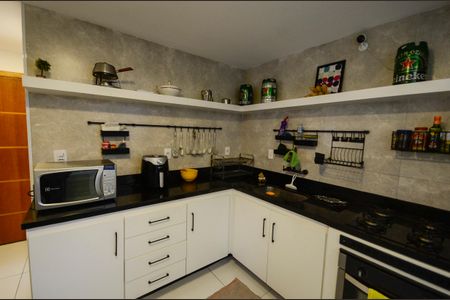 Apartamento à venda com 83m², 2 quartos e 1 vagaCozinha
