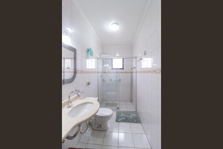 Casa à venda com 208m², 4 quartos e 4 vagas Casa à venda com 208m², 4 quartos e 4 vagasBanheiro da suíte 3