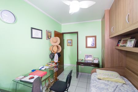 Casa à venda com 208m², 4 quartos e 4 vagas Casa à venda com 208m², 4 quartos e 4 vagasQuarto