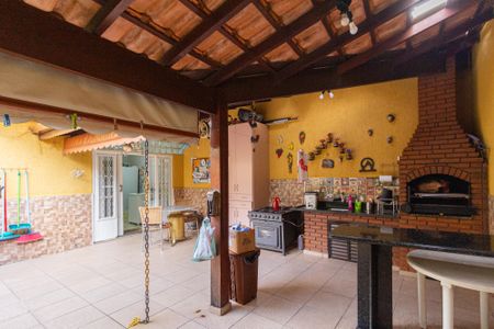 Casa à venda com 208m², 4 quartos e 4 vagas Casa à venda com 208m², 4 quartos e 4 vagasQuintal