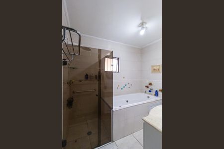 Casa à venda com 208m², 4 quartos e 4 vagas Casa à venda com 208m², 4 quartos e 4 vagasBanheiro da suíte