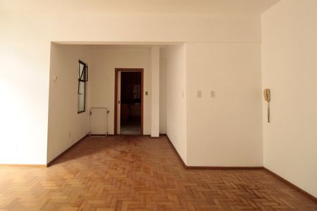 Apartamento para alugar com 104m², 4 quartos e 1 vaga Apartamento para alugar com 104m², 4 quartos e 1 vagaSala