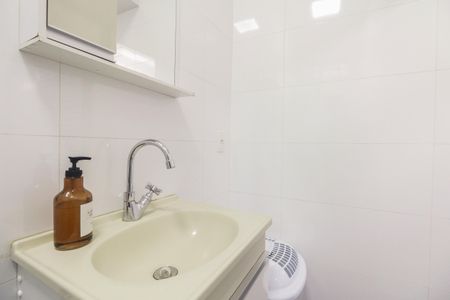 Casa à venda com 180m², 3 quartos e 1 vagaÁrea de Serviço - Banheiro de Serviço