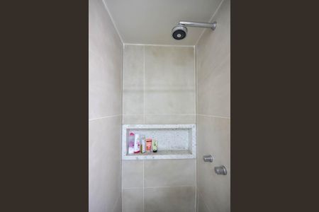 Apartamento à venda com 102m², 2 quartos e 2 vagasChuveiro do Banheiro da Suíte