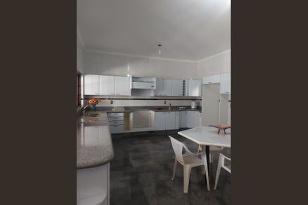 Casa à venda com 450m², 4 quartos e 8 vagas Casa à venda com 450m², 4 quartos e 8 vagasFoto 04