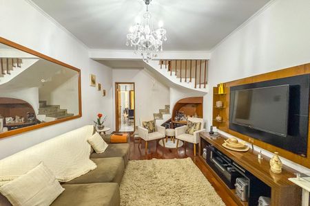 Casa à venda com 160m², 3 quartos e 2 vagas Casa à venda com 160m², 3 quartos e 2 vagasSala