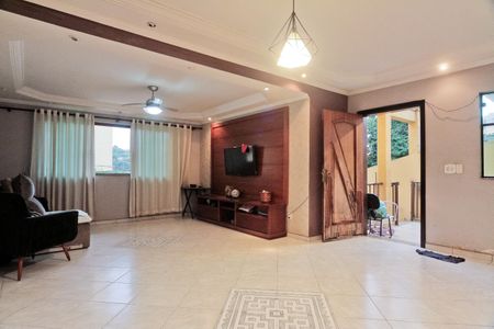 Casa para alugar com 179m², 4 quartos e 7 vagasSala