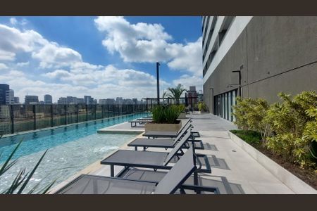 Studio à venda com 26m², 1 quarto e sem vaga Studio à venda com 26m², 1 quarto e sem vagaÁrea comum - Piscina