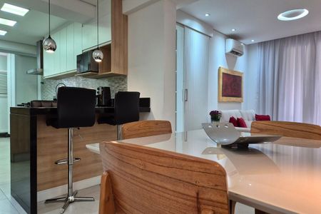 Apartamento à venda com 105m², 2 quartos e 1 vagaSala