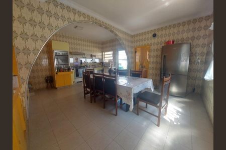 Casa à venda com 280m², 3 quartos e 6 vagasFoto 01