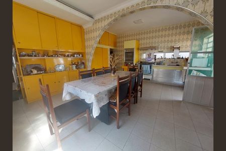 Casa à venda com 280m², 3 quartos e 6 vagasFoto 01