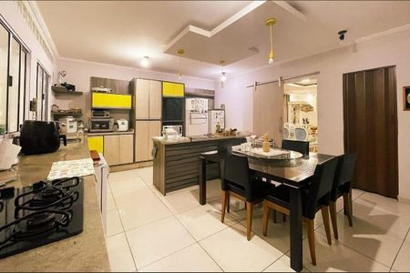 Casa à venda com 560m², 5 quartos e 4 vagas