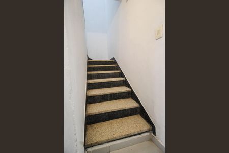 Casa para alugar com 300m², 3 quartos e 5 vagas Casa para alugar com 300m², 3 quartos e 5 vagasEscada