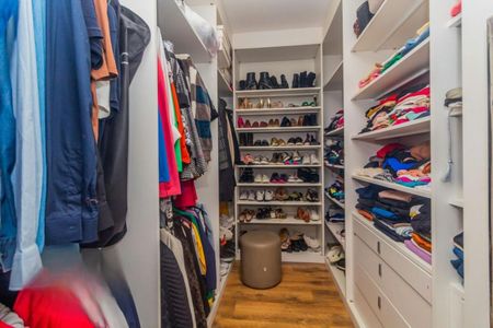 Casa de condomínio à venda com 157m², 3 quartos e 2 vagas Casa de condomínio à venda com 157m², 3 quartos e 2 vagasCloset Suíte