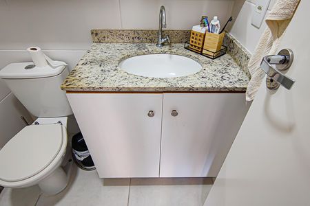 Apartamento para alugar com 59m², 2 quartos e 1 vaga Apartamento para alugar com 59m², 2 quartos e 1 vagaBanheiro do Quarto 2