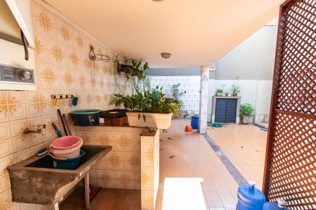 Casa à venda com 379m², 4 quartos e 8 vagasÁrea de serviço