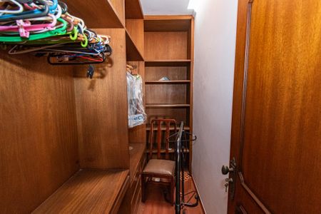 Casa à venda com 379m², 4 quartos e 8 vagasCloset da suíte 3
