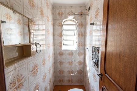 Casa à venda com 379m², 4 quartos e 8 vagasBanheiro de serviço