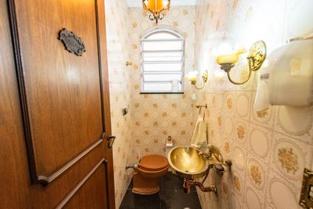 Casa à venda com 379m², 4 quartos e 8 vagasLavabo