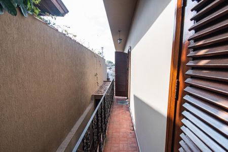 Casa à venda com 379m², 4 quartos e 8 vagasVaranda do quarto