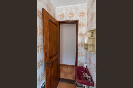 Casa à venda com 379m², 4 quartos e 8 vagasBanheiro de serviço