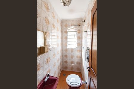 Casa à venda com 379m², 4 quartos e 8 vagasBanheiro de serviço