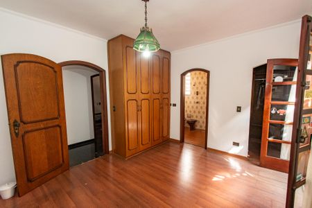 Casa à venda com 379m², 4 quartos e 8 vagasSuíte 2