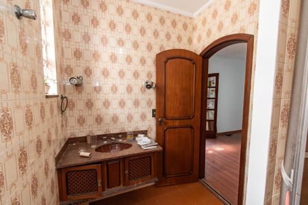 Casa à venda com 379m², 4 quartos e 8 vagasBanheiro da suíte 2