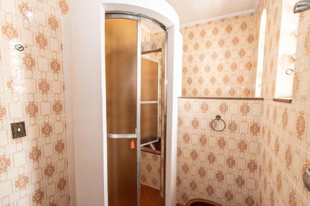 Casa à venda com 379m², 4 quartos e 8 vagasBanheiro da suíte 2