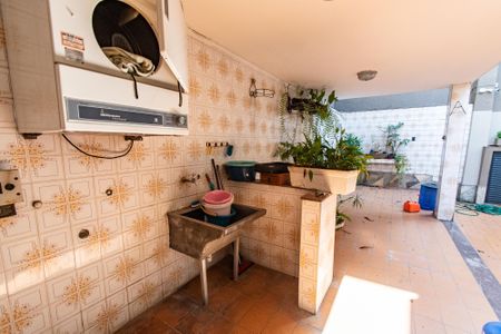 Casa à venda com 379m², 4 quartos e 8 vagasÁrea de serviço