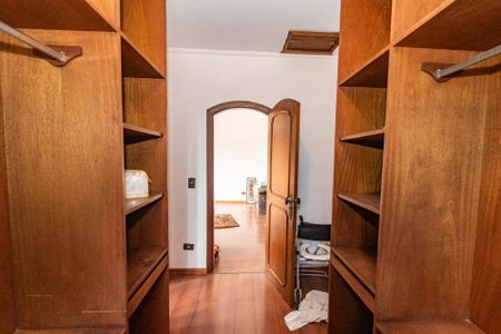 Casa à venda com 379m², 4 quartos e 8 vagasCloset da suíte 1