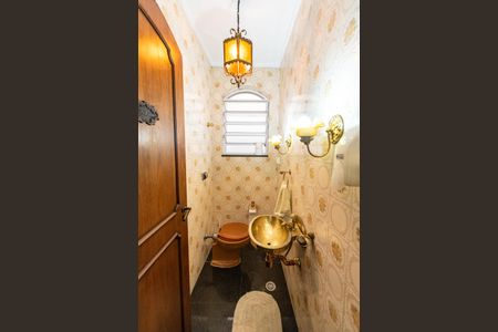 Casa à venda com 379m², 4 quartos e 8 vagasLavabo