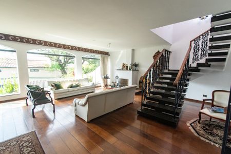 Casa à venda com 379m², 4 quartos e 8 vagasSala