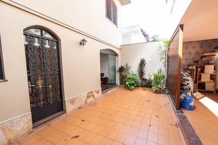 Casa à venda com 379m², 4 quartos e 8 vagasQuintal