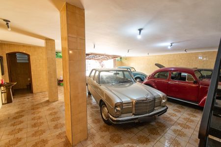 Casa à venda com 379m², 4 quartos e 8 vagasGaragem