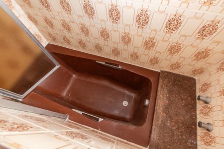 Casa à venda com 379m², 4 quartos e 8 vagasBanheiro da suíte 2